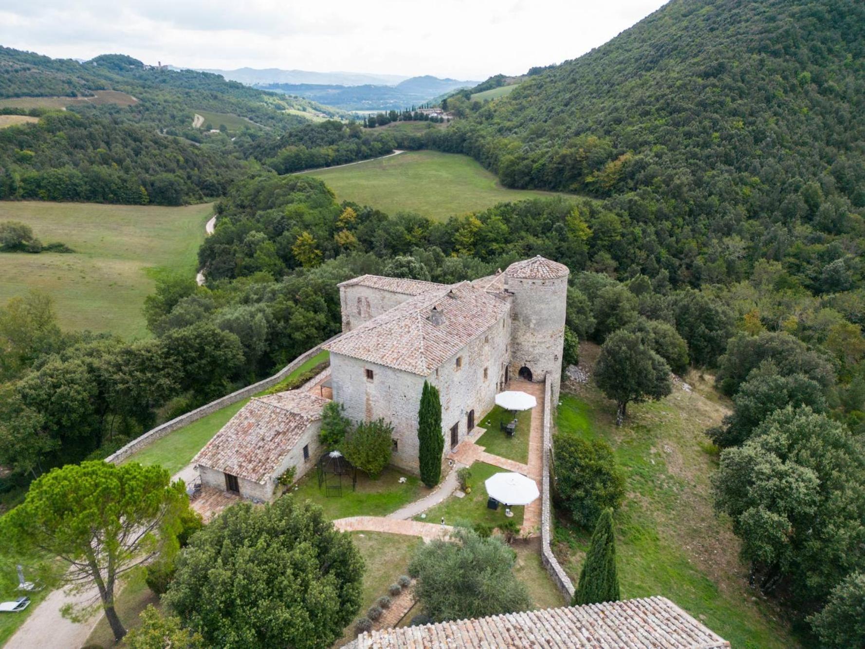 לינה וארוחת בוקר Antognola Castello Valenzino מראה חיצוני תמונה