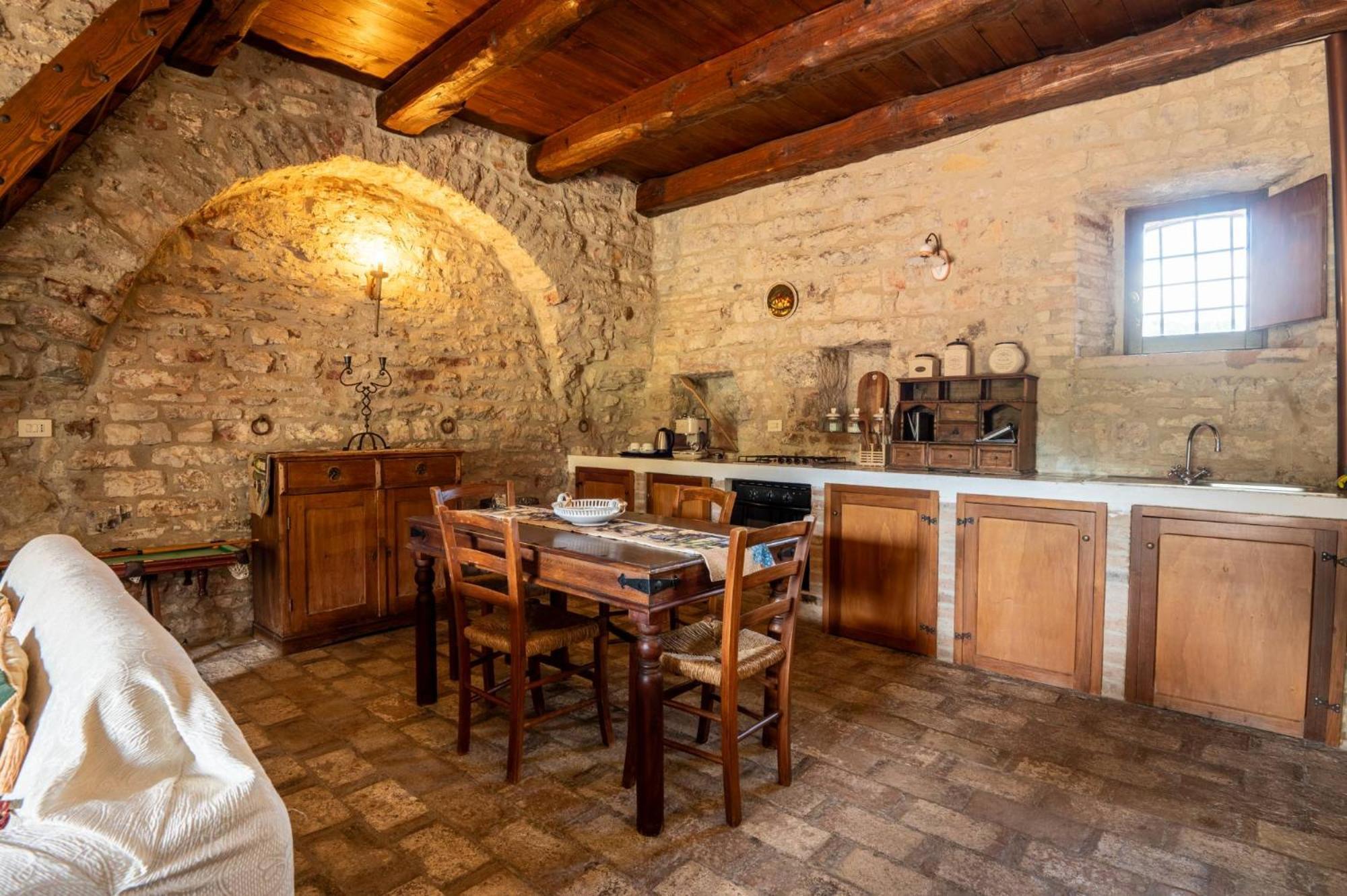לינה וארוחת בוקר Antognola Castello Valenzino מראה חיצוני תמונה